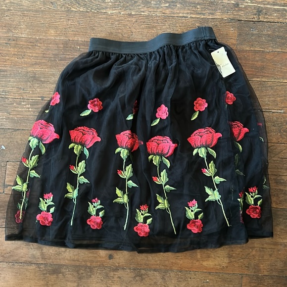 OVER KLESHAS black soft tulle skirt with embroidered roses sz large - Picture 1 of 9